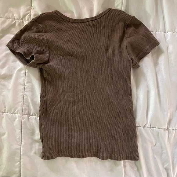 Brandy Melville Chocolate Brown V-Neck Ribbed Tee - Picture 3 of 3